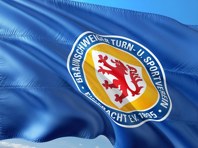 湖人稳坐第 湖人稳坐第